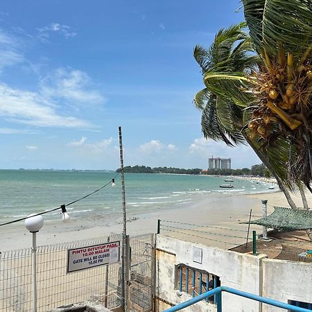 Newly Renovated Comfy Beachfront View At Seri Bulan Port Dickson Dış mekan fotoğraf