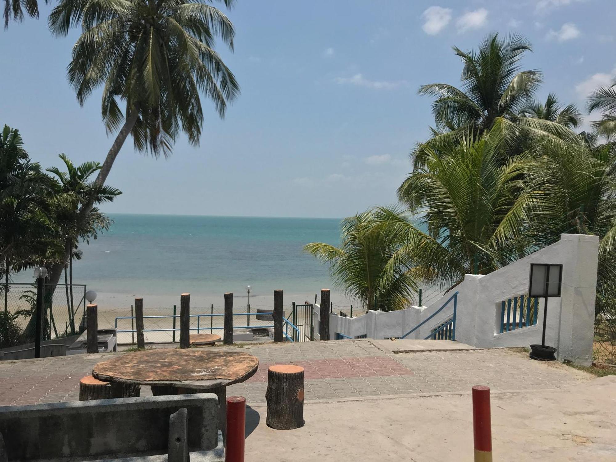Newly Renovated Comfy Beachfront View At Seri Bulan Port Dickson Dış mekan fotoğraf