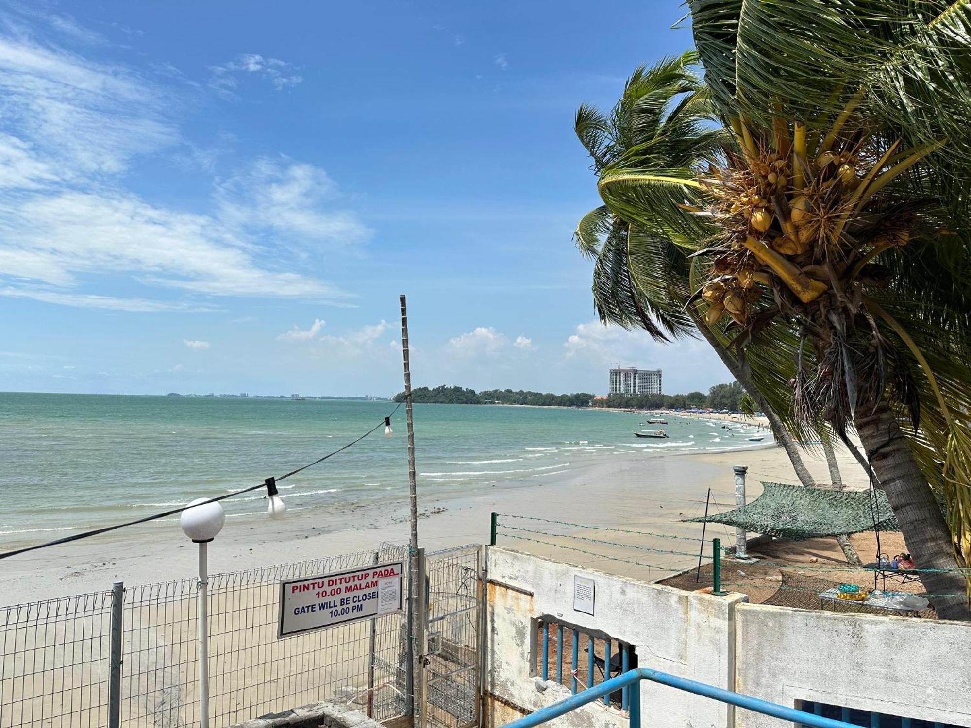 Newly Renovated Comfy Beachfront View At Seri Bulan Port Dickson Dış mekan fotoğraf